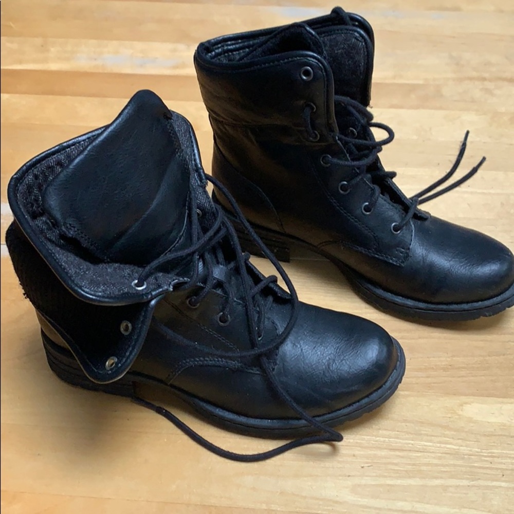 B.O.C. black boots like new